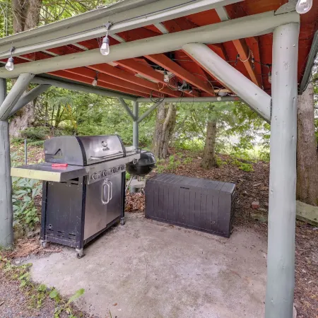 Cozy Maine Lakefront Cabin Rental