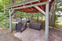 Cozy Maine Lakefront Cabin Rental - 3-Star