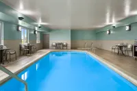 Holiday Inn Express & Suites ALTOONA-DES MOINES by IHG - Swimmingpools