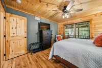Luxury 3Br Authentic Log Cabin Retreat w/Hot Tub-Near Wineries, Gotl & Spire - 4-Star