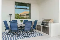 Luxury 5BR - Pool Game Room Mini Golf Fire Pit - Homestays