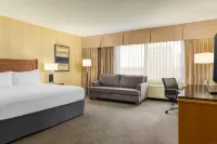 DoubleTree by Hilton London Ontario - parking
