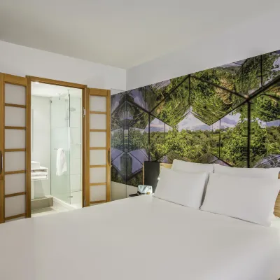 Novotel Den Haag City Centre Hotels near Chinatown