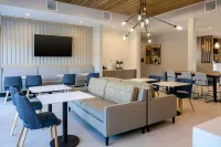 TownePlace Suites Canton Riverstone Parkway - parking