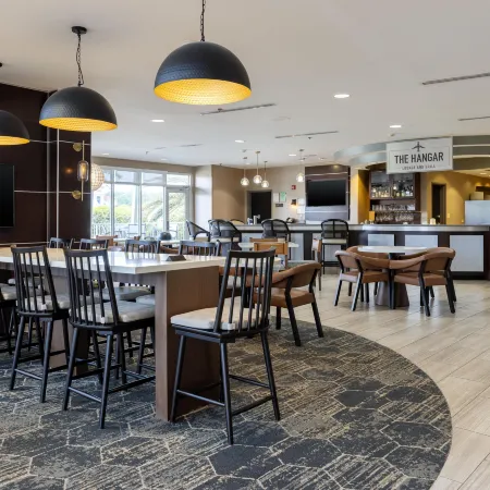 DoubleTree by Hilton Savannah Airport