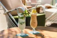 ヒルトン ガーデン イン セント ピート ビーチ - バー
