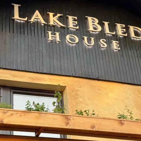 Bed & Breakfast LakeBled House