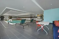 Tru by Hilton Troy Detroit - Pools