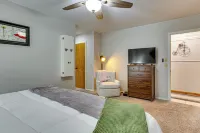 Patio & Courtyard! Elk City Townhome -  Privatzimmer