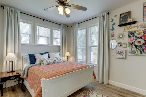 Boutique Retreat Minutes From Round Top! - Hot Tub