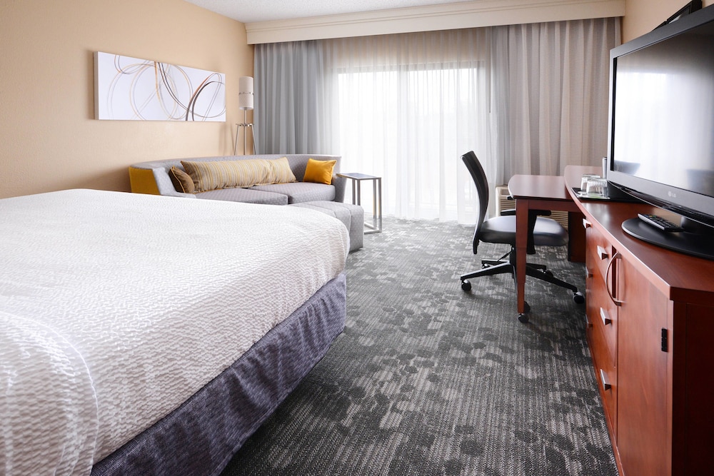 Courtyard by Marriott Dallas Richardson at Spring Valley