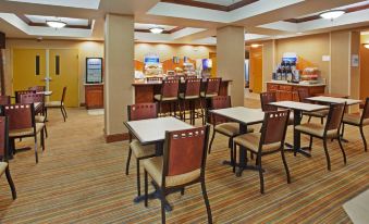 Holiday Inn Express & Suites Willows