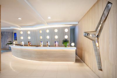 フロントデスク エーワン ザ ロイヤル クルーズ ホテル パタヤの写真