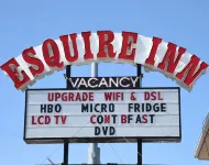 Esquire Inn فنادق في إلكو