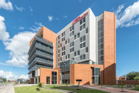 Hilton Garden Inn Bogota Airport Отели рядом с достопримечательностью «Салитре Махико»