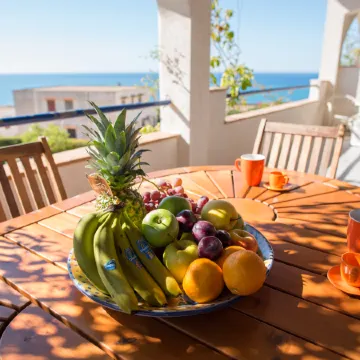 Sea Front Apartment 5 Beds with Balcony 250 Meters from the Beach