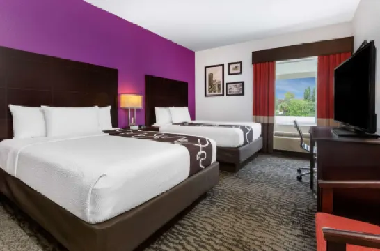 La Quinta Inn & Suites by Wyndham - Tampa South Hotels near South Tampa