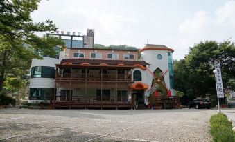 Yangju Yeoulmok Pension