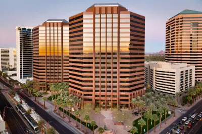 Embassy Suites by Hilton Phoenix Downtown North Hotel dekat Arizona Summit Law School