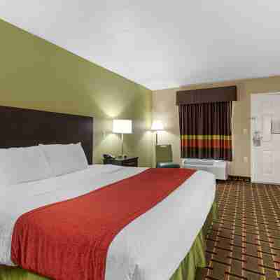SureStay Hotel by Best Western Lenoir City Rooms