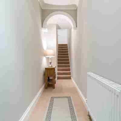Modern Living 2 Bedroom Apartment South Wilmslow Others