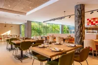 L'Azure Hotel - breakfast