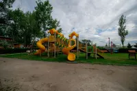 Voila Mamaia - Family