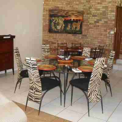 8 Royal Palm B&B Dining/Meeting Rooms