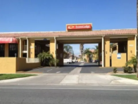Econo Lodge Inn & Suites Riverside - Corona
