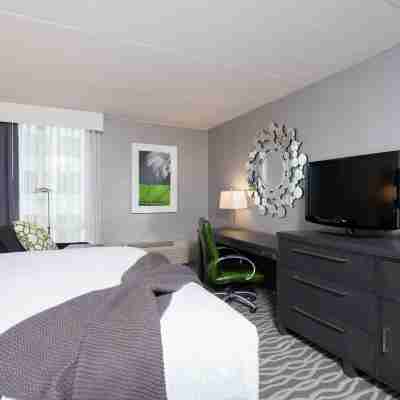 DoubleTree by Hilton Hotel and Conference Center Chicago North Shore Rooms