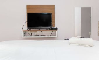 Comfortable and Simply Studio Room at Enviro Apartment by Travelio