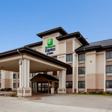 Holiday Inn Express & Suites Worthington by IHG