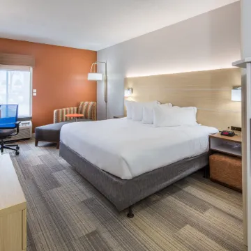 Holiday Inn Express CEDAR RAPIDS (COLLINS RD) by IHG