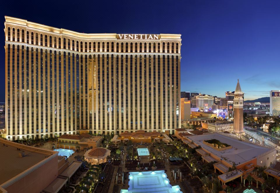 1. 더 베네시안 리..