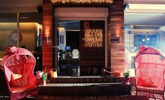 Upper House Hotel - Housity