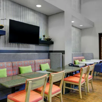 Hampton Inn & Suites Syracuse Dewitt