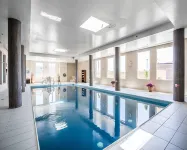 Comfort Hotel Bayer's Lake - ที่มีสระว่ายน้ำ
