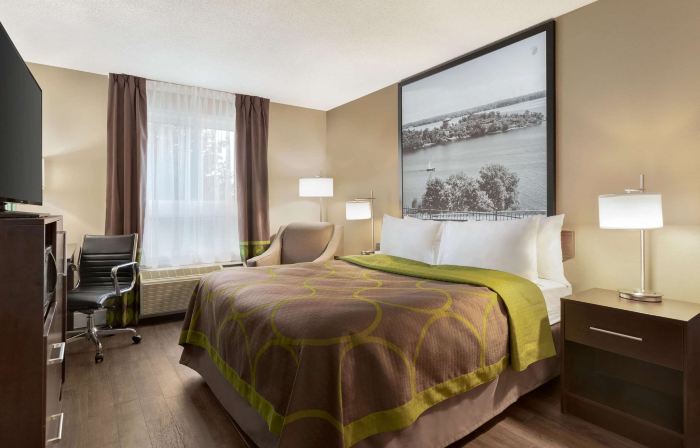 Super 8 by Wyndham Ajax/Toronto on