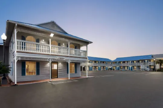 Super 8 by Wyndham Foley