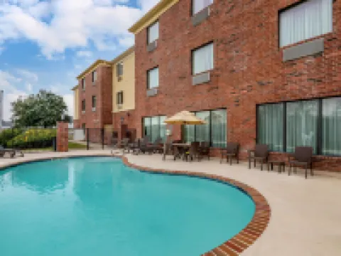 Comfort Suites Hotels in Ennis