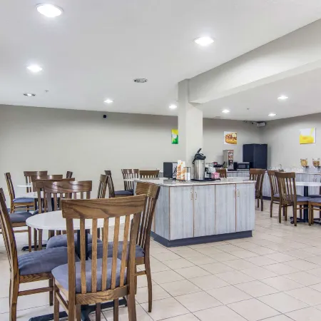 Quality Inn & Suites Grove City-Outlet Mall