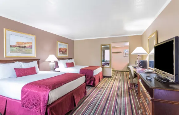 洛根戴斯套房酒店