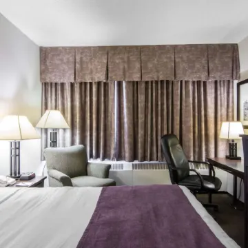 Quality Inn & Suites Yellowknife Hotels near Old Town Yellowknife