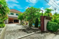 Captivating 3-Bed Villa in Muang Pattaya Hotels in Bang Lamung