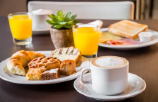 蒙塔納斯阿祖勒斯公寓式酒店