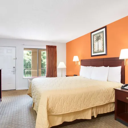 Super 8 by Wyndham Defuniak Springs