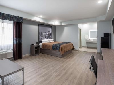 Super 8 by Wyndham Humble/Fallcreek/Houston