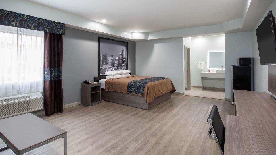 Super 8 by Wyndham Humble/Fallcreek/Houston