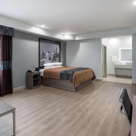 Super 8 by Wyndham Humble/Fallcreek/Houston