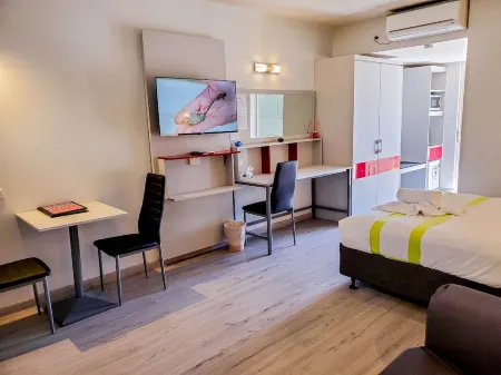 Sandors Motor Inn